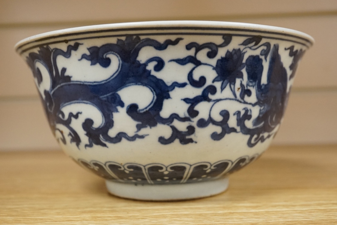 A Chinese porcelain bowl, painted with dragons in underglaze blue, 18cm diameter.